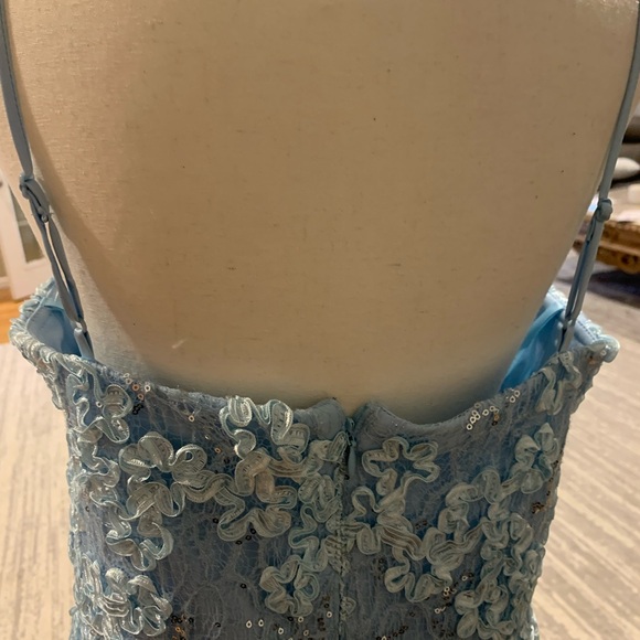 Formal dress by AQUA  blue lace long gown. Gorgeous! - Picture 5 of 6